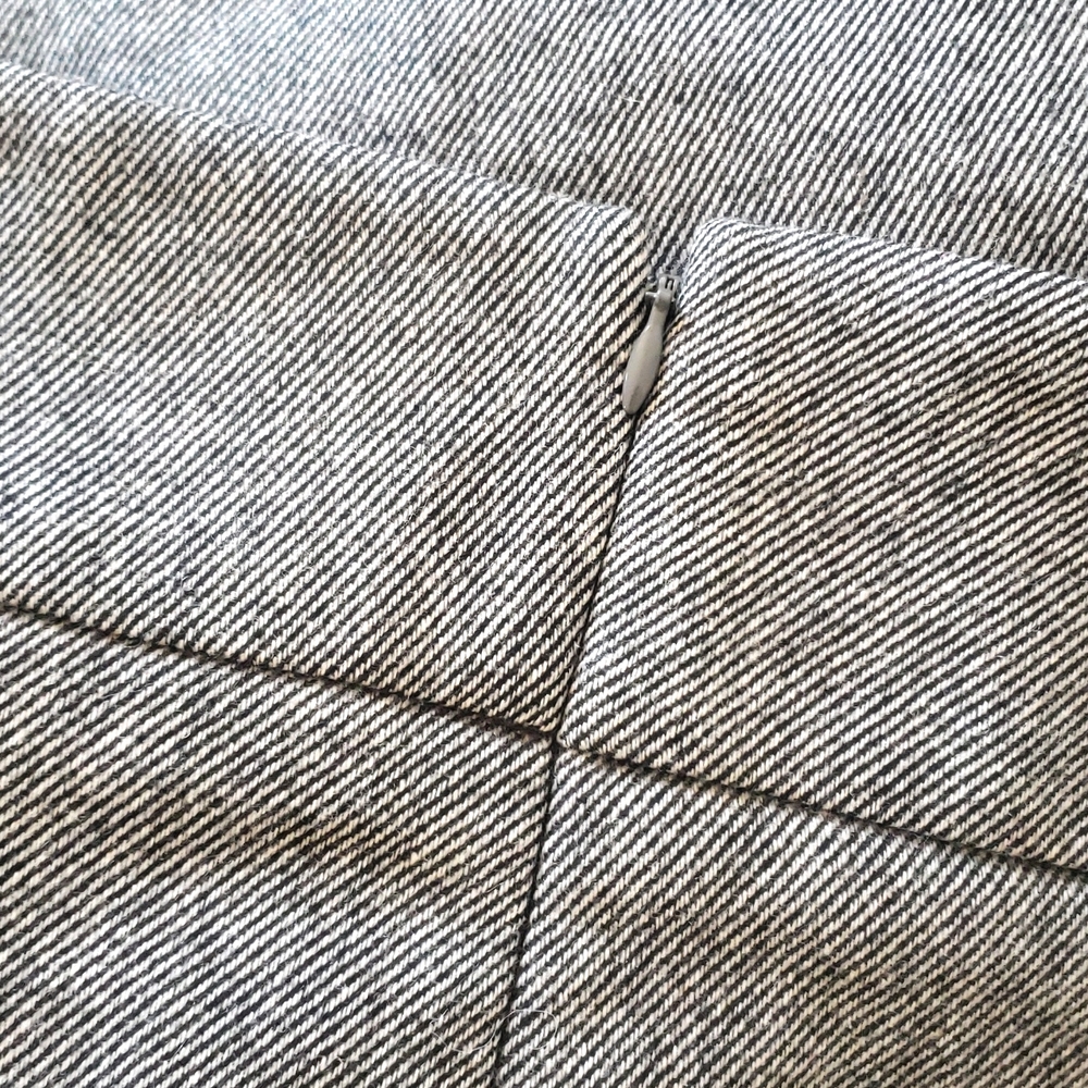 TALBOTS Black Ivory Tweed Wool Skirt Cascading Ruffle Pencil Skirt Workwear - Picture 9 of 11